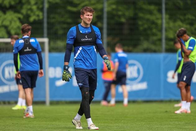 Max Weiss (Karlsruher SC, Torwart 01), Karlsruher SC Fussball, 2. Bundesliga, Training, 2024 2025, 23.04.2025, DFL REGULATIONS PROHIBIT ANY USE OF PHOTOGRAPHS AS IMAGE SEQUENCES AND OR QUASI-VIDEO, Karlsruher SC Fussball, 2. Bundesliga, Training, 2024 2025, 23.04.2025 Karlsruhe
