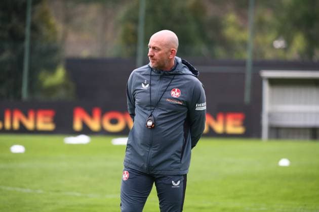 23.04.2025, xmohx, Fussball 2.Bundesliga, 1.FC Kaiserslautern - Training v.l. Trainer Torsten Lieberknecht (Kaiserslautern) bei seinem ersten Training vom 1.FC Kaiserslautern (DFL DFB REGULATIONS PROHIBIT ANY USE OF PHOTOGRAPHS as IMAGE SEQUENCES and or QUASI-VIDEO) Kaiserslautern