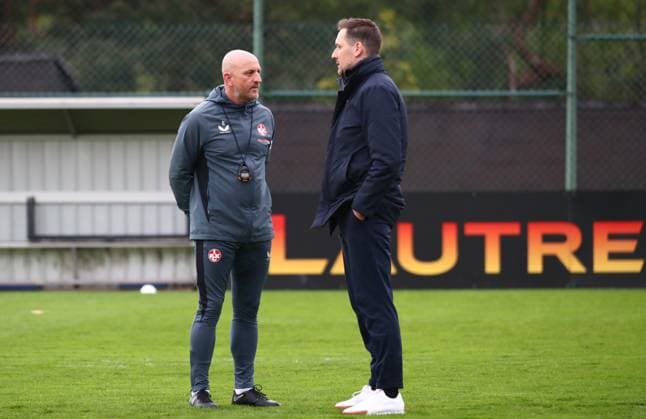 23.04.2025, xmohx, Fussball 2.Bundesliga, 1.FC Kaiserslautern - Training v.l. Trainer Torsten Lieberknecht (Kaiserslautern) bei seinem ersten Training vom 1.FC Kaiserslautern im Gespräch mit Sportdirektor Marcel Klos (DFL DFB REGULATIONS PROHIBIT ANY USE OF PHOTOGRAPHS as IMAGE SEQUENCES and or QUASI-VIDEO) Kaiserslautern