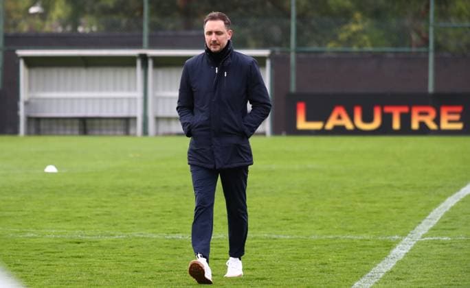 23.04.2025, xmohx, Fussball 2.Bundesliga, 1.FC Kaiserslautern - Training v.l. Sportdirektor Marcel Klos (Kaiserslautern) (DFL DFB REGULATIONS PROHIBIT ANY USE OF PHOTOGRAPHS as IMAGE SEQUENCES and or QUASI-VIDEO) Kaiserslautern