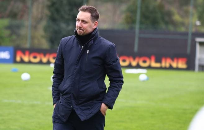 23.04.2025, xmohx, Fussball 2.Bundesliga, 1.FC Kaiserslautern - Training v.l. Sportdirektor Marcel Klos (Kaiserslautern) (DFL DFB REGULATIONS PROHIBIT ANY USE OF PHOTOGRAPHS as IMAGE SEQUENCES and or QUASI-VIDEO) Kaiserslautern
