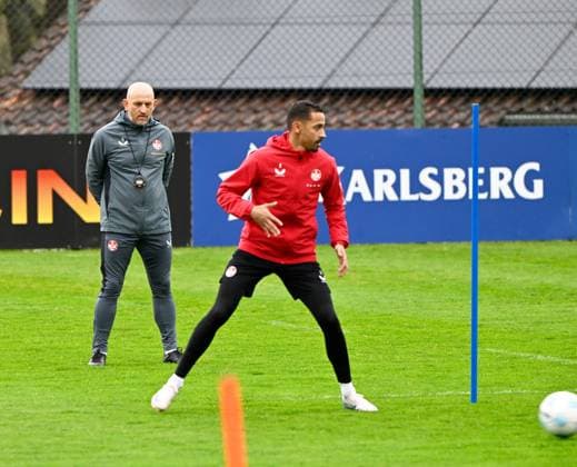 Fussball - 2. Bundesliga - Saison 2024 25 1. FC Kaiserslautern 23.04.2025 Fritz-Walter-Stadion 1. Training mit Trainer Torsten LIEBERKNECHT, re:: Kenny Prince REDONDO (1. FC Kaiserslautern) 1. FC Kaiserslautern