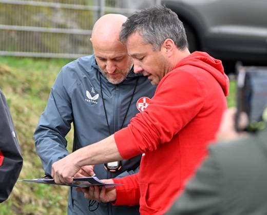 Fussball - 2. Bundesliga - Saison 2024 25 1. FC Kaiserslautern 23.04.2025 Fritz-Walter-Stadion 1. Training mit Trainer Torsten LIEBERKNECHT, erste Autogramme 1. FC Kaiserslautern