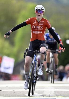 Dutch Puck Pieterse of Fenix-Deceuninck celebrates after winning the women s race of the La Fleche Wallonne , one day cycling race (Waalse Pijl - Walloon Arrow), 140,7 km from Ciney to Huy, Wednesday 23 April 2025. JASPERxJACOBS  x121659957x