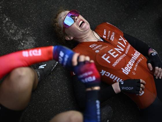 Bilder des Jahres 2025, Sport 04 April Sport Themen der Woche KW17 Sport Bilder des Tages Dutch Puck Pieterse of Fenix-Deceuninck looks exhausted after the women s race of the La Fleche Wallonne , one day cycling race (Waalse Pijl - Walloon Arrow), 140,7 km from Ciney to Huy, Wednesday 23 April 2025. JASPERxJACOBS  x121661284x