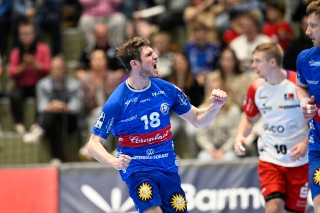 GER, 2.HBL, BHC06, BHC06 vs. HBW Balingen-Weilstetten 23.4..2025, Wuppertal, Unihalle, GER, 2. HBL, BHC06 vs. HBW Balingen-Weilstetten 2.HBL regulations prohibit any use of photographs as image sequences and or quasi-video im Bild Jubel bei Yannick Fraatz ( BHC 18 ).