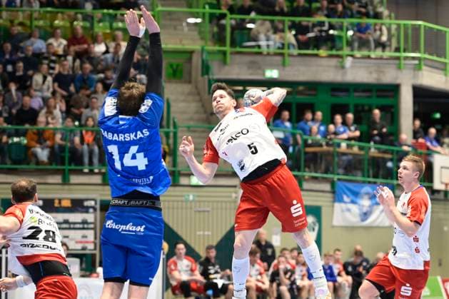 GER, 2.HBL, BHC06, BHC06 vs. HBW Balingen-Weilstetten 23.4..2025, Wuppertal, Unihalle, GER, 2. HBL, BHC06 vs. HBW Balingen-Weilstetten 2.HBL regulations prohibit any use of photographs as image sequences and or quasi-video im Bild Csaba Leimeter ( HBW Ballingen Weilstetten 5 ) gegen Gerdas Bararskas ( Bergischer HC 14 ).