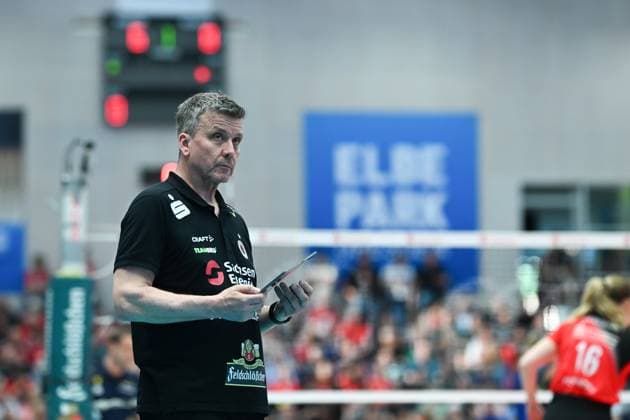 Alexander Waibl (Cheftrainer Dresdner SC) Dresdner SC vs. SSC Palmberg Schwerin, 1. Volleyball Bundesliga Frauen, Spielzeit 2024 2025, 23.04.2025 Dresdner SC vs. SSC Palmberg Schwerin, 1. Volleyball Bundesliga Frauen, Spielzeit 2024 2025, 23.04.2025 Dresden Copyright: xEibner-Pressefoto xHoepnerx EP_PHR