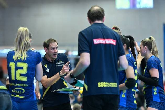 Felix Koslowski (Cheftrainer SSC Palmberg Schwerin) Dresdner SC vs. SSC Palmberg Schwerin, 1. Volleyball Bundesliga Frauen, Spielzeit 2024 2025, 23.04.2025 Dresdner SC vs. SSC Palmberg Schwerin, 1. Volleyball Bundesliga Frauen, Spielzeit 2024 2025, 23.04.2025 Dresden Copyright: xEibner-Pressefoto xHoepnerx EP_PHR
