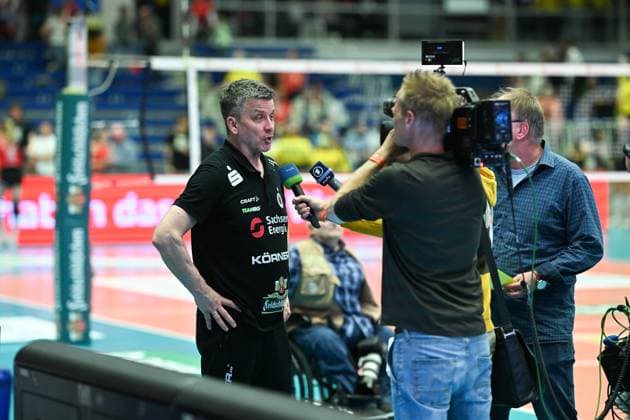 Alexander Waibl (Cheftrainer Dresdner SC) Dresdner SC vs. SSC Palmberg Schwerin, 1. Volleyball Bundesliga Frauen, Spielzeit 2024 2025, 23.04.2025 Dresdner SC vs. SSC Palmberg Schwerin, 1. Volleyball Bundesliga Frauen, Spielzeit 2024 2025, 23.04.2025 Dresden Copyright: xEibner-Pressefoto xHoepnerx EP_PHR