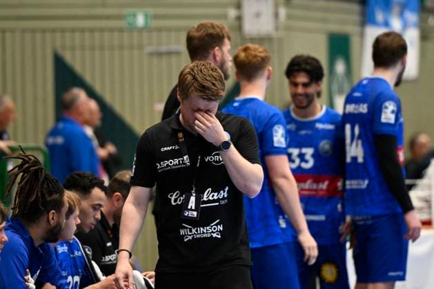 GER, 2.HBL, BHC06, BHC06 vs. HBW Balingen-Weilstetten 23.4..2025, Wuppertal, Unihalle, GER, 2. HBL, BHC06 vs. HBW Balingen-Weilstetten 2.HBL regulations prohibit any use of photographs as image sequences and or quasi-video im Bild Trainer Markus Puetz ( BHC ).