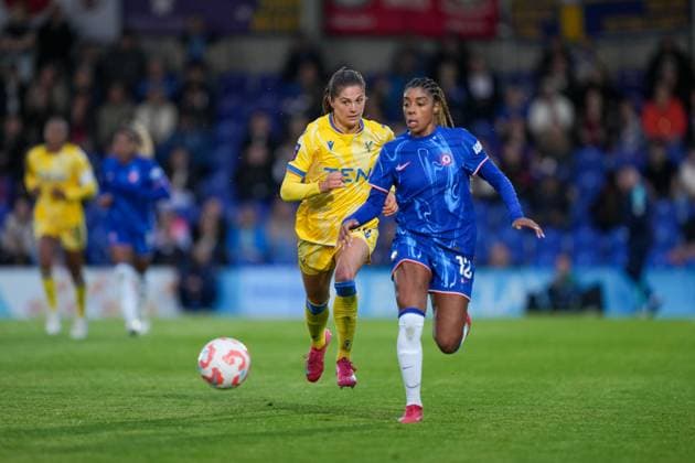 Chelsea Women v Crystal Palace Women Women s Super League 23 04 2025. Chelsea defender Ashely Lawrence (12) during the Women s Super League match between Chelsea Women and Crystal Palace Women at the Cherry Red Records Stadium, Kingston, England on 23 April 2025. Kingston Cherry Red Records Stadium Surrey England Editorial use only DataCo restrictions apply See www.football-dataco.com , Copyright: xStephenxFlynnx PSI-21925-0012