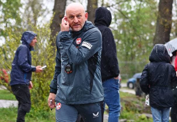 23.04.2025, xmohx, Fussball 2.Bundesliga, 1.FC Kaiserslautern - Training v.l. Trainer Torsten Lieberknecht (Kaiserslautern) bei seiner ersten Trainingseinheit bei Kaiserslautern (DFL DFB REGULATIONS PROHIBIT ANY USE OF PHOTOGRAPHS as IMAGE SEQUENCES and or QUASI-VIDEO) Kaiserslautern