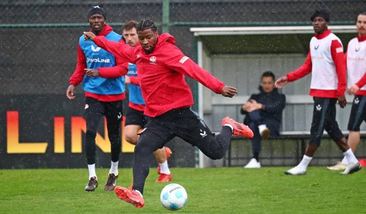 23.04.2025, xmohx, Fussball 2.Bundesliga, 1.FC Kaiserslautern - Training v.l. Almamy TourÃ (Kaiserslautern) (DFL DFB REGULATIONS PROHIBIT ANY USE OF PHOTOGRAPHS as IMAGE SEQUENCES and or QUASI-VIDEO) Kaiserslautern
