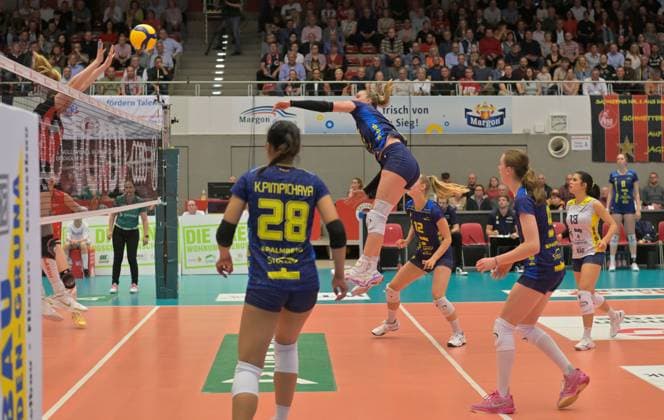 23.04.2025, Schwerins Elles Dambrink schmettert, Volleyball, Bundesliga, Finalrunde, Dresdner SC - SSC Schwerin, (c) Dresden Deutschland
