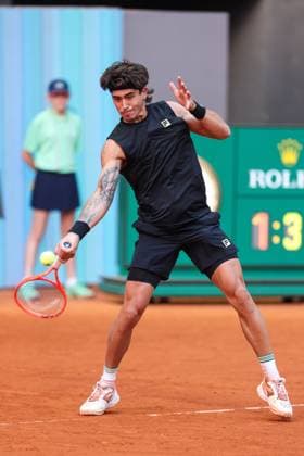 April 23, 2025, Madrid, Madrid, SPAIN: Francisco Comesana of Argentina in action against Pedro Martinez of Spain during the Mutua Madrid Open 2025, ATP, Tennis Herren Masters 1000 and WTA, Tennis Damen 1000, tennis tournament celebrated at Caja Magica on April 23, 2025 in Madrid, Spain. Madrid SPAIN - ZUMAa181 20250423_zaa_a181_259 Copyright: xIrinaxR.xHipolitox