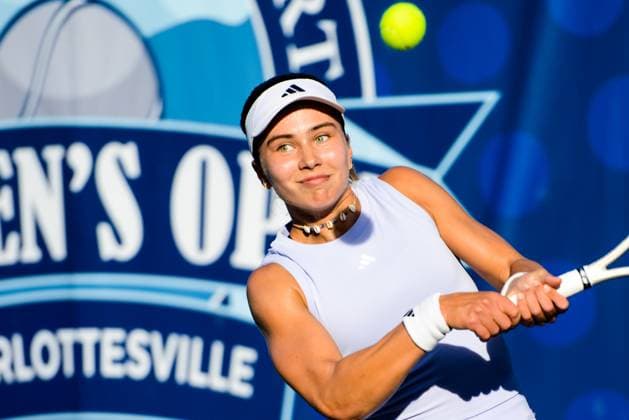 April 23, 2025, Charlottesville, Virginia, United States: Iva Jovic of the United States in her first round match in the Boar s Head Resort Womens Open ITF tennis tournament in Charlottesville Virginia. She defeated C. Liu. Charlottesville United States - ZUMAl132 20250423_zap_l132_005 Copyright: xChristopherxLevyx