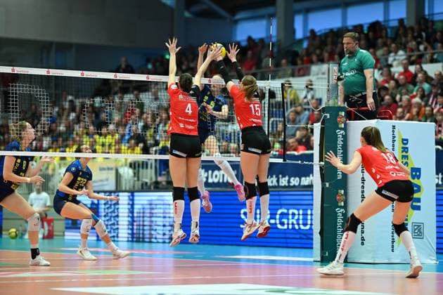 Nathalie Lemmens (Dresdner SC, 4) Marta Kamelija Levinska (Dresdner SC, 15) Dresdner SC vs. SSC Palmberg Schwerin, 1. Volleyball Bundesliga Frauen, Spielzeit 2024 2025, 23.04.2025 Dresdner SC vs. SSC Palmberg Schwerin, 1. Volleyball Bundesliga Frauen, Spielzeit 2024 2025, 23.04.2025 Dresden Copyright: xEibner-Pressefoto xHoepnerx EP_PHR