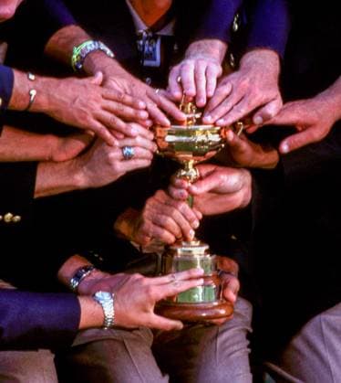 The 33rd Ryder Cup 1999 After the United States clinched the victory on September 27, the jubilant players gathered together on the clubhouse balcony, a moment that captured their immense pride and joy. The image of the USA team™s hands raised in celebration was symbolic of the team s unity and the historic nature of their victory. The 33rd Ryder Cup was held from September 24-26, 1999, at The Country Club in Brookline, Massachusetts, USA. This Ryder Cup is one of the most iconic and dramatic events in golf history Tiger Woods Payne Stewart Phil Mickelson David Duval Mark O Meara Justin Leonard Tom Lehman Brad Faxon Corey Pavin Stewart Cink Jeff Maggert Ben Crenshaw (Captain) Copyright: xMarkxNewcombex