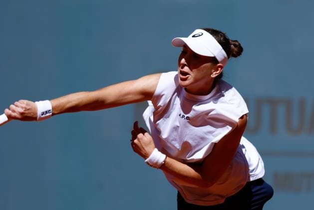 April 24, 2025, Madrid, Madrid, Spain: Belinda Bencic of Switzerland plays against Clara Tauson of Denmark during the Mutua Madrid Open 2025, ATP, Tennis Herren Masters 1000 and WTA, Tennis Damen 1000 tennis tournament, celebrated at Caja Magica on April 24, 2025 in Madrid, Spain. Madrid Spain - ZUMAa181 20250424_zaa_a181_112 Copyright: xDennisxAgyemanx