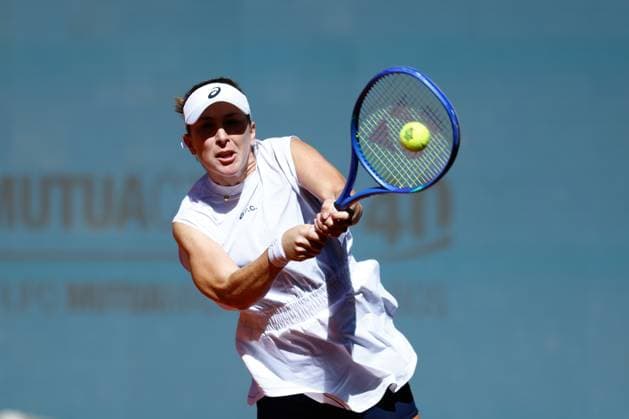 April 24, 2025, Madrid, Madrid, Spain: Belinda Bencic of Switzerland plays against Clara Tauson of Denmark during the Mutua Madrid Open 2025, ATP, Tennis Herren Masters 1000 and WTA, Tennis Damen 1000 tennis tournament, celebrated at Caja Magica on April 24, 2025 in Madrid, Spain. Madrid Spain - ZUMAa181 20250424_zaa_a181_096 Copyright: xDennisxAgyemanx