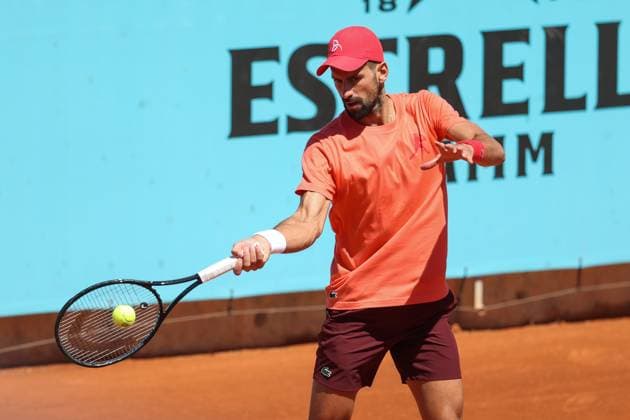 April 24, 2025, Madrid, Madrid, Spain: Novak Djokovic of Serbia practices during the Mutua Madrid Open 2025, ATP, Tennis Herren Masters 1000 and WTA, Tennis Damen 1000 tennis tournament, celebrated at Caja Magica on April 24, 2025 in Madrid, Spain. Madrid Spain - ZUMAa181 20250424_zaa_a181_128 Copyright: xIrinaxR.xHipolitox