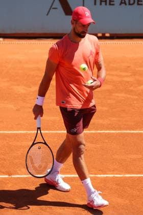 April 24, 2025, Madrid, Madrid, Spain: Novak Djokovic of Serbia practices during the Mutua Madrid Open 2025, ATP, Tennis Herren Masters 1000 and WTA, Tennis Damen 1000 tennis tournament, celebrated at Caja Magica on April 24, 2025 in Madrid, Spain. Madrid Spain - ZUMAa181 20250424_zaa_a181_134 Copyright: xIrinaxR.xHipolitox