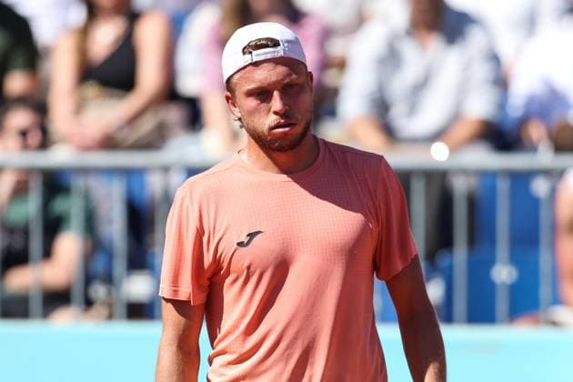 April 24, 2025, Madrid, Madrid, Spain: Alexandre Muller of France gestures against David Goffin of Belgium during the Mutua Madrid Open 2025, ATP, Tennis Herren Masters 1000 and WTA, Tennis Damen 1000 tennis tournament, celebrated at Caja Magica on April 24, 2025 in Madrid, Spain. Madrid Spain - ZUMAa181 20250424_zaa_a181_178 Copyright: xIrinaxR.xHipolitox