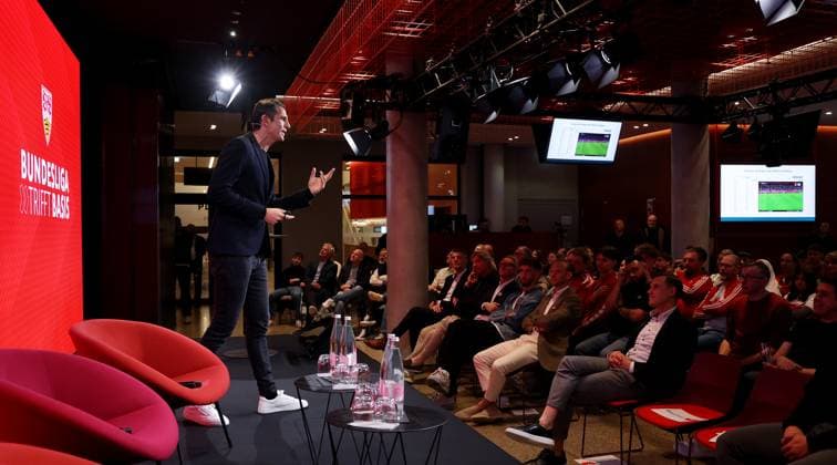 BAU 24.04.2025 Stuttgart Fußball Talk-Format Bundesliga trifft Basis , Schiedsrichter Deniz Aytekin
