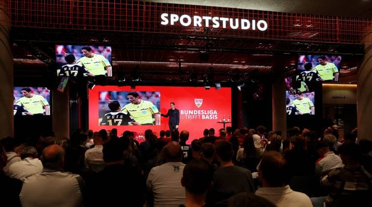 BAU 24.04.2025 Stuttgart Fußball Talk-Format Bundesliga trifft Basis , Feature Übersicht Schiedsrichter Deniz Aytekin