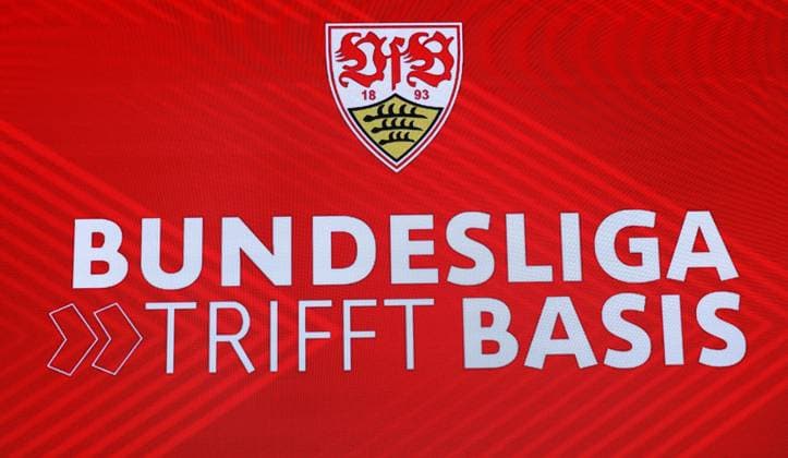 BAU 24.04.2025 Stuttgart Fußball Talk-Format Bundesliga trifft Basis , Leinwand Bundesliga trifft Basis