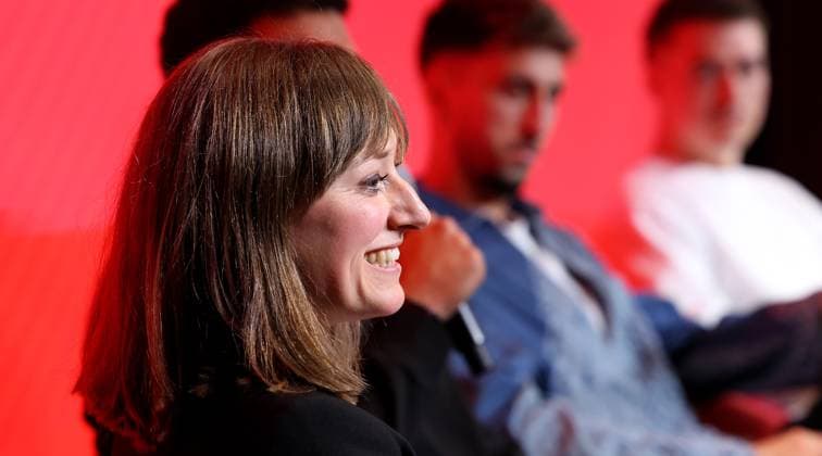 BAU 24.04.2025 Stuttgart Fußball Talk-Format Bundesliga trifft Basis , Schiedsrichterin Melissa Joos