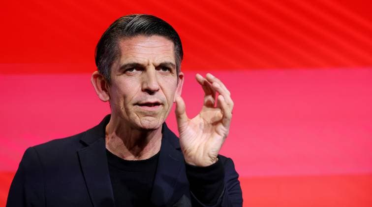 BAU 24.04.2025 Stuttgart Fußball Talk-Format Bundesliga trifft Basis , Schiedsrichter Deniz Aytekin