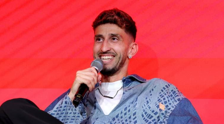 BAU 24.04.2025 Stuttgart Fußball Talk-Format Bundesliga trifft Basis , Atakan Karazor (Kapitän VfB Stuttgart)