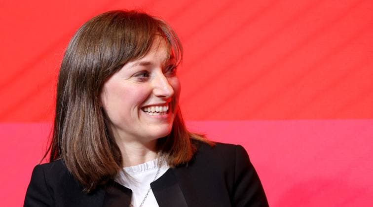 BAU 24.04.2025 Stuttgart Fußball Talk-Format Bundesliga trifft Basis , Schiedsrichterin Melissa Joos