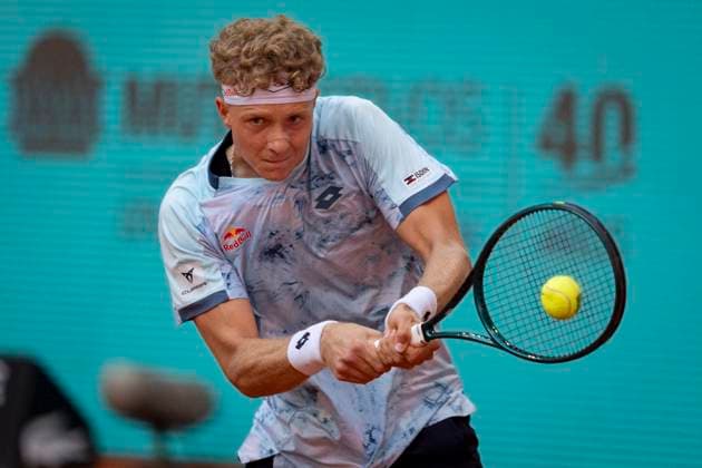 Mutua Madrid Open 2025 Martin Landaluce of Spain plays a backhand against Cameron Norrie of Great Britain during the first round match of the Mutua Madrid Open 2025 tournament celebrated at La Caja Magica on April 24, 2025 in Madrid, Spain. Madrid La Caja Magica Madrid Spain Copyright: xAlbertoxGardinx AGardin_20250424_Mutua_Madrid_Open_0171