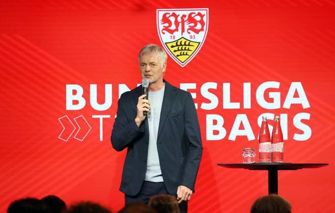 24.04.25 Talk-Format Bundesliga trifft Basis Deutschland, Stuttgart, 24.04.2025, Fussball, Bundesliga, VfB Stuttgart, Talk-Format Bundesliga trifft Basis : Tom Bartels (Moderator).