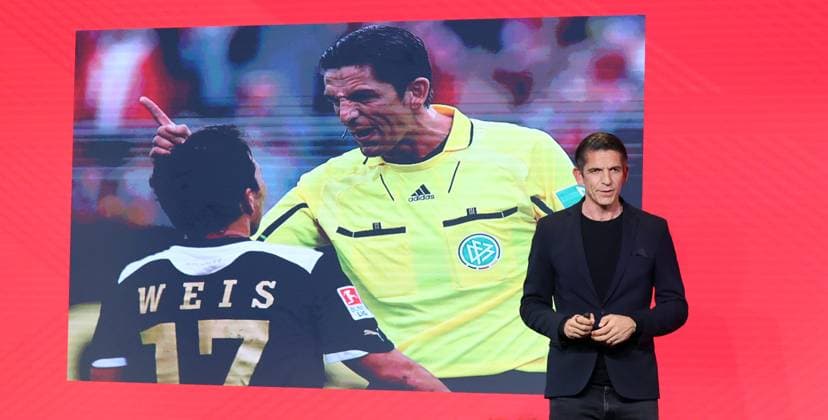 24.04.25 Talk-Format Bundesliga trifft Basis Deutschland, Stuttgart, 24.04.2025, Fussball, Bundesliga, VfB Stuttgart, Talk-Format Bundesliga trifft Basis : Deniz Ayketin (Schiedsrichter).
