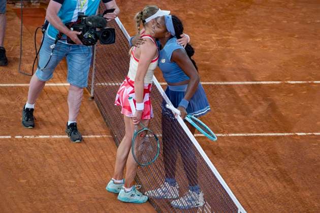 Mutua Madrid Open 2025 Coco Gauff of the United States (R) greets Dayana Yastremska of Ukraine (L) at the end of the second round match of the Mutua Madrid Open 2025 tournament celebrated at La Caja Magica on April 24, 2025 in Madrid, Spain. Madrid La Caja Magica Madrid Spain Copyright: xAlbertoxGardinx AGardin_20250424_Mutua_Madrid_Open_0370