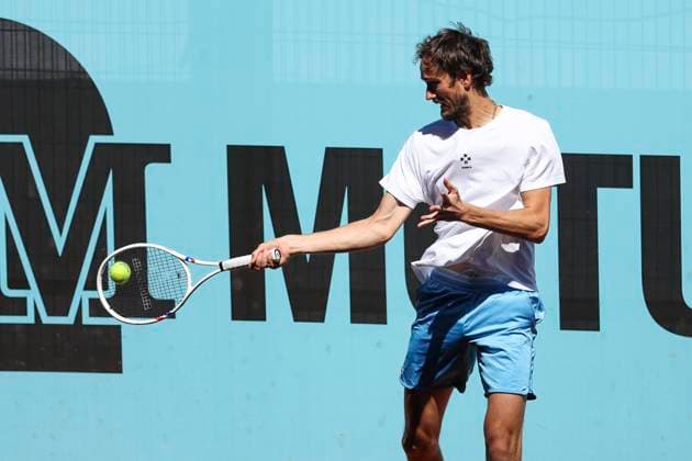 April 24, 2025, Madrid, Madrid, Spain: Daniil Medvedev of Rusia practices during the Mutua Madrid Open 2025, ATP, Tennis Herren Masters 1000 and WTA, Tennis Damen 1000 tennis tournament, celebrated at Caja Magica on April 24, 2025 in Madrid, Spain. Madrid Spain - ZUMAa181 20250424_zaa_a181_442 Copyright: xIrinaxR.xHipolitox