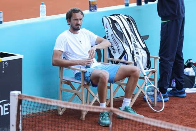 April 24, 2025, Madrid, Madrid, Spain: Daniil Medvedev of Rusia gestures during the Mutua Madrid Open 2025, ATP, Tennis Herren Masters 1000 and WTA, Tennis Damen 1000 tennis tournament, celebrated at Caja Magica on April 24, 2025 in Madrid, Spain. Madrid Spain - ZUMAa181 20250424_zaa_a181_443 Copyright: xIrinaxR.xHipolitox