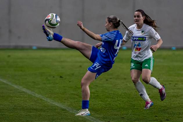 Simple Hungarian Women s CUP Final 2025 Georgina Pataki of MTK Budapest competes for the ball during the match at the Simple Hungarian Women CUP Final 2025 at New Hidegkuti Nandor Stadium in Budapest, Hungary, on April 24, 2025. Budapest Hungary  Copyright: xRobertxSzaniszlox originalFilename:szaniszlo-notitle250424_np3TM.jpg