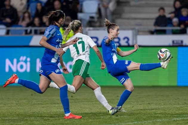 Simple Hungarian Women s CUP Final 2025 Orsolya Vajda of MTK Budapest competes for the ball during the match at the Simple Hungarian Women CUP Final 2025 at New Hidegkuti Nandor Stadium in Budapest, Hungary, on April 24, 2025. Budapest Hungary  Copyright: xRobertxSzaniszlox originalFilename:szaniszlo-notitle250424_npp3v.jpg