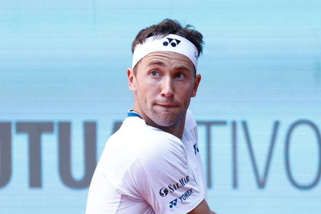 April 25, 2025, Madrid, Madrid, Spain: Casper Ruud of Norway plays against Arthur Rinderknech of France during the Mutua Madrid Open 2025, ATP, Tennis Herren Masters 1000 and WTA, Tennis Damen 1000, tennis tournament celebrated at Caja Magica on April 25, 2025 in Madrid, Spain. Madrid Spain - ZUMAa181 20250425_zaa_a181_009 Copyright: xDennisxAgyemanx