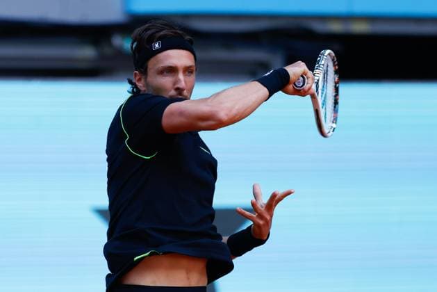April 25, 2025, Madrid, Madrid, Spain: Rinderknech of France plays against Casper Ruud of Norway during the Mutua Madrid Open 2025, ATP, Tennis Herren Masters 1000 and WTA, Tennis Damen 1000, tennis tournament celebrated at Caja Magica on April 25, 2025 in Madrid, Spain. Madrid Spain - ZUMAa181 20250425_zaa_a181_026 Copyright: xDennisxAgyemanx