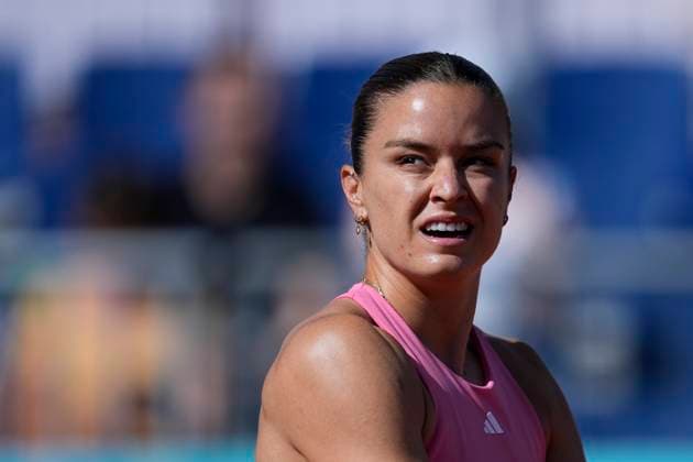 April 25, 2025, Madrid, Madrid, Spain: Maria Sakkari of Greece in action against Magda Linette of Poland during the Mutua Madrid Open 2025, ATP, Tennis Herren Masters 1000 and WTA, Tennis Damen 1000 tennis tournament, celebrated at Caja Magica on April 25, 2025 in Madrid, Spain. Madrid Spain - ZUMAa181 20250425_zaa_a181_028 Copyright: xOscarxJ.xBarrosox