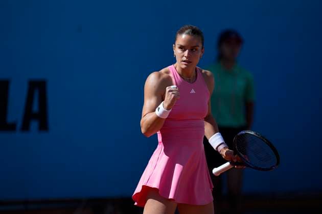 April 25, 2025, Madrid, Madrid, Spain: Maria Sakkari of Greece in action against Magda Linette of Poland during the Mutua Madrid Open 2025, ATP, Tennis Herren Masters 1000 and WTA, Tennis Damen 1000 tennis tournament, celebrated at Caja Magica on April 25, 2025 in Madrid, Spain. Madrid Spain - ZUMAa181 20250425_zaa_a181_049 Copyright: xOscarxJ.xBarrosox