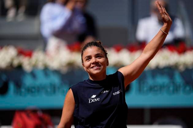 April 25, 2025, Madrid, Madrid, Spain: Jasmine Paolini of Italy reacts after winning against Katie Boulter of Great Britain during the Mutua Madrid Open 2025, ATP, Tennis Herren Masters 1000 and WTA, Tennis Damen 1000 tennis tournament, celebrated at Caja Magica on April 25, 2025 in Madrid, Spain. Madrid Spain - ZUMAa181 20250425_zaa_a181_107 Copyright: xOscarxJ.xBarrosox