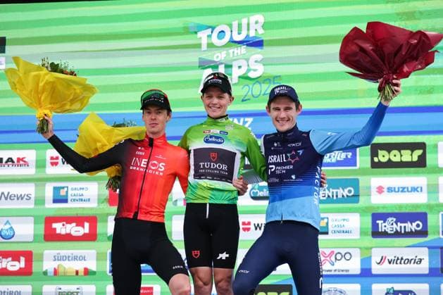Sport Bilder des Tages CYCLING - Tour of the Alps 2025 LIENZ,AUSTRIA,25.APR.25 - CYCLING - Tour of the Alps, stage 5, Lienz - Lienz. Image shows Thymen Arensman (NED Ineos Grenadiers), Michael Storer (NZL Tudor Pro Cycling Team) and Derek Gee (CAN Israel-Premier Tech).  GEPAxpictures xDavidxGeieregger