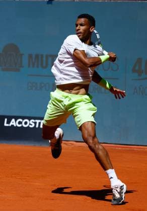 April 25, 2025, Madrid, Madrid, Spain: Felix Auger-Aliassime of Canada plays against Juan Manuel Cerundolo of Argentina during the Mutua Madrid Open 2025, ATP, Tennis Herren Masters 1000 and WTA, Tennis Damen 1000, tennis tournament celebrated at Caja Magica on April 25, 2025 in Madrid, Spain. Madrid Spain - ZUMAa181 20250425_zaa_a181_121 Copyright: xDennisxAgyemanx